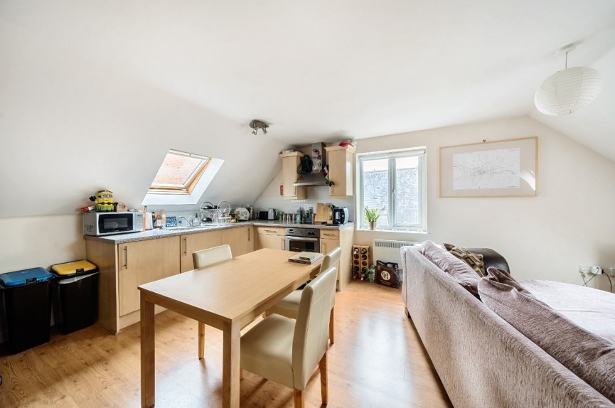 2 bedroom Flat for Letting Walsworth Road, Hitchin, Hertfordshire