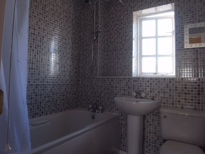 2 bedroom House for Letting Elgar Drive, Shefford, Bedfordshire