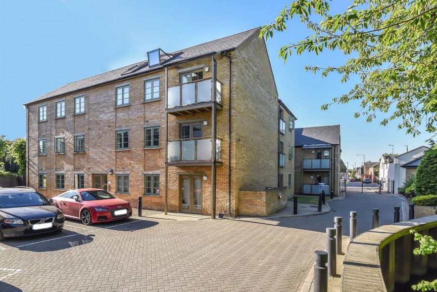 2 bedroom Flat for Letting Nightingale Road, Hitchin, Hertfordshire