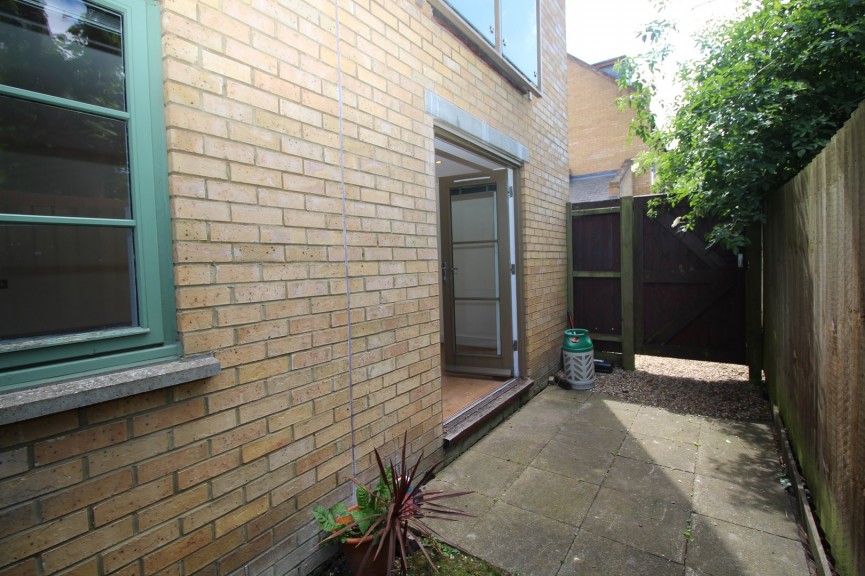 2 bedroom Flat for Letting Nightingale Road, Hitchin, Hertfordshire