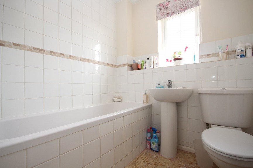 2 bedroom House for Letting Elgar Drive, Shefford