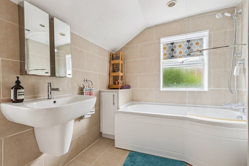 2 bedroom House for Sale Oughton Head Way, Hitchin, Hertfordshire