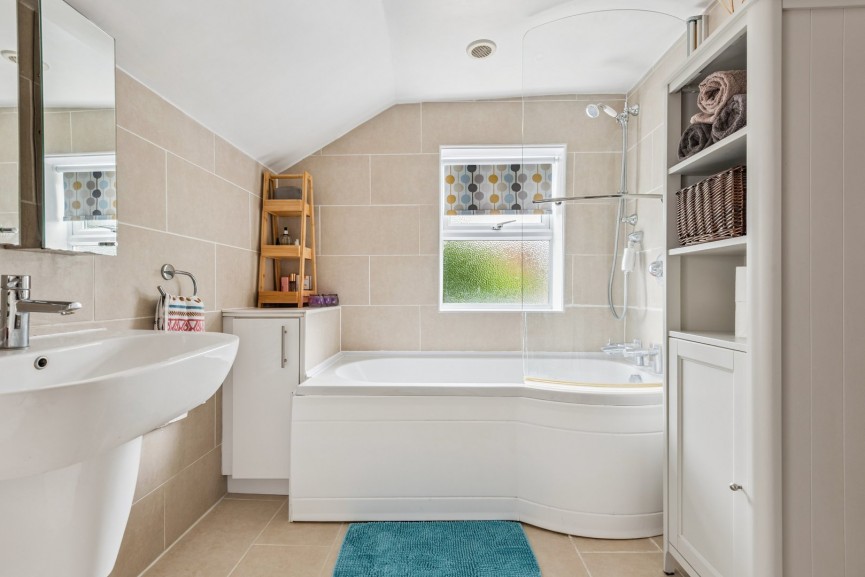 2 bedroom House for Sale Oughton Head Way, Hitchin, Hertfordshire