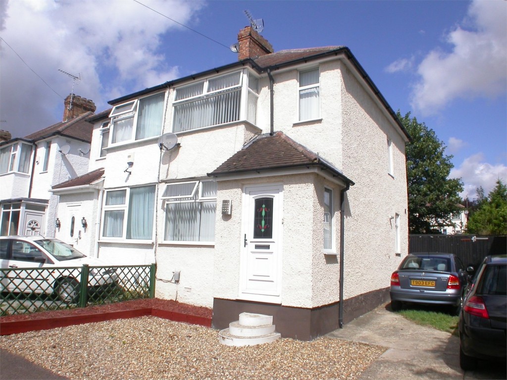 Fourth Avenue, Luton, Bedfordshire
