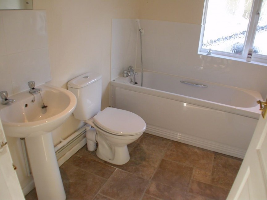 4 bedroom Bungalow for Letting Cheviot Road, Luton, Bedfordshire