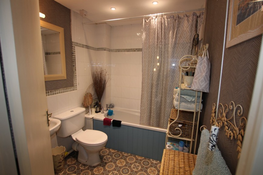 2 bedroom House for Sale London Road, Baldock, Hertfordshire