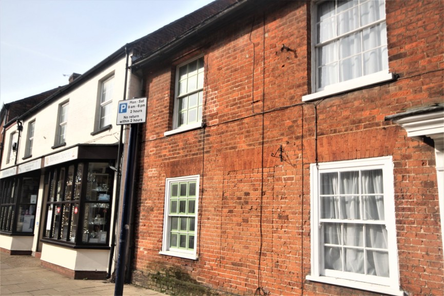 2 bedroom House for Letting High Street, Shefford, Bedfordshire