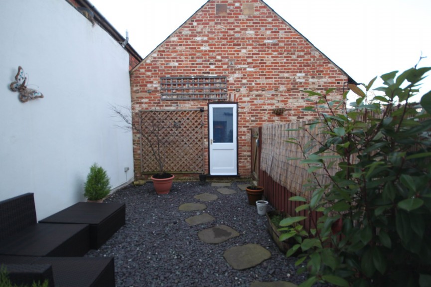 2 bedroom House for Letting High Street, Shefford, Bedfordshire