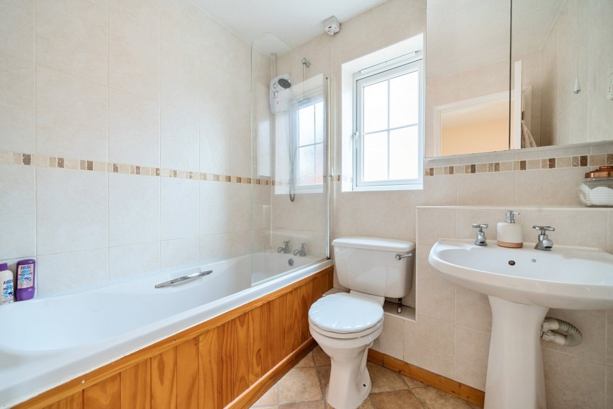 2 bedroom House for Letting Chestnut Farm, Henlow, Bedfordshire
