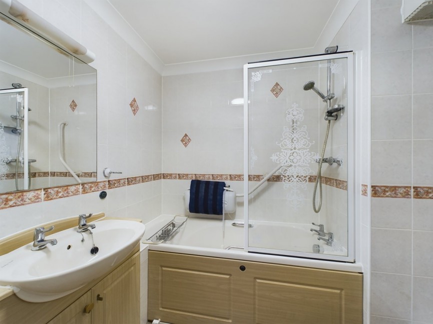 1 bedroom Flat for Sale Paynes Park, HITCHIN, Hertfordshire