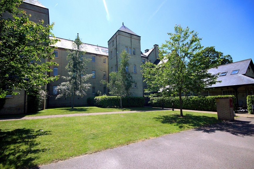 2 bedroom Flat for Sale West Wing, FAIRFIELD, Hertfordshire