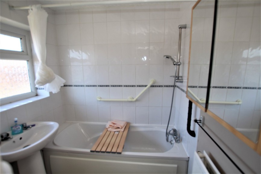 3 bedroom House for Sale Icknield Walk, Royston, Hertfordshire