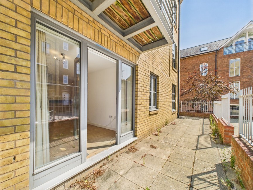 2 bedroom Flat for Letting Coopers Yard, Hitchin, Hertfordshire