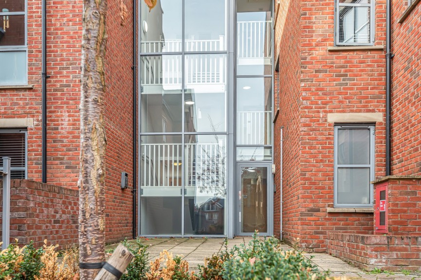 2 bedroom Flat for Sale Coopers Yard, HITCHIN, Hertfordshire