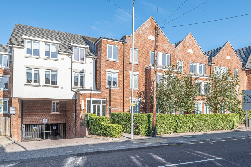 2 bedroom Flat for Letting Walsworth Road, Hitchin, Hertfordshire