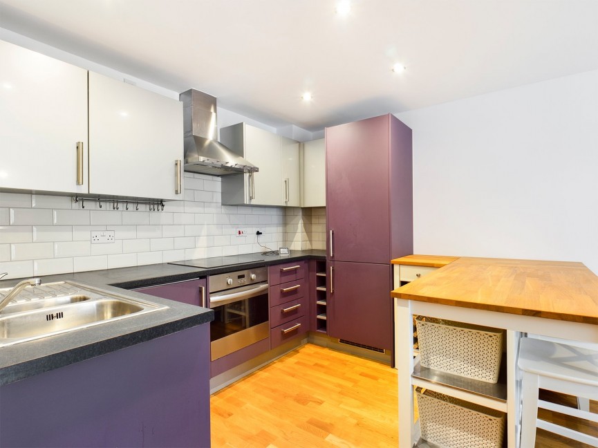 2 bedroom Flat for Letting Walsworth Road, Hitchin, Hertfordshire