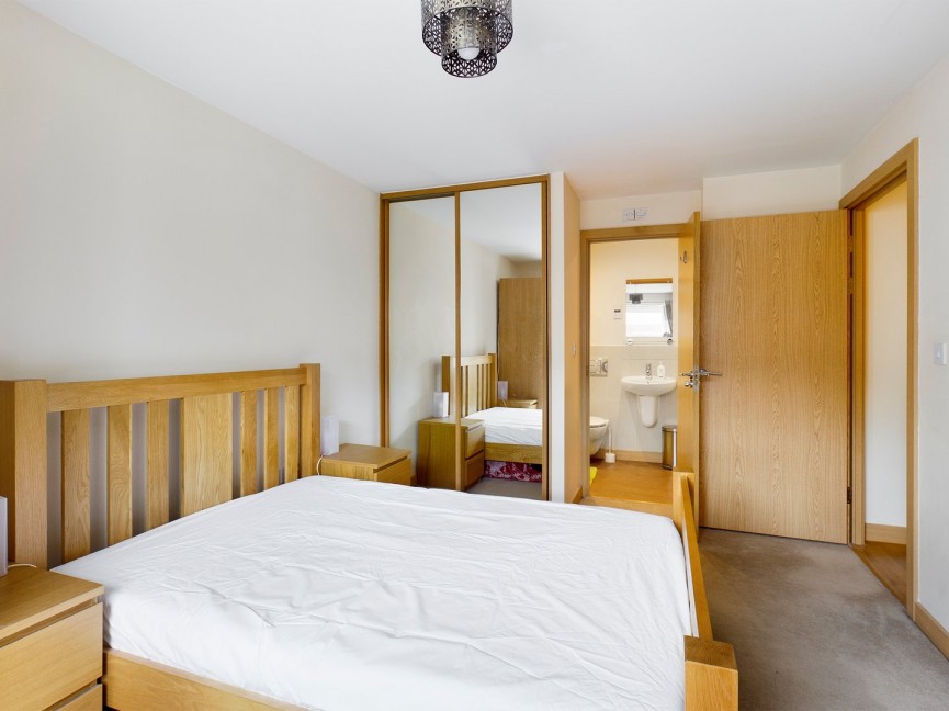 2 bedroom Flat for Letting Walsworth Road, Hitchin, Hertfordshire