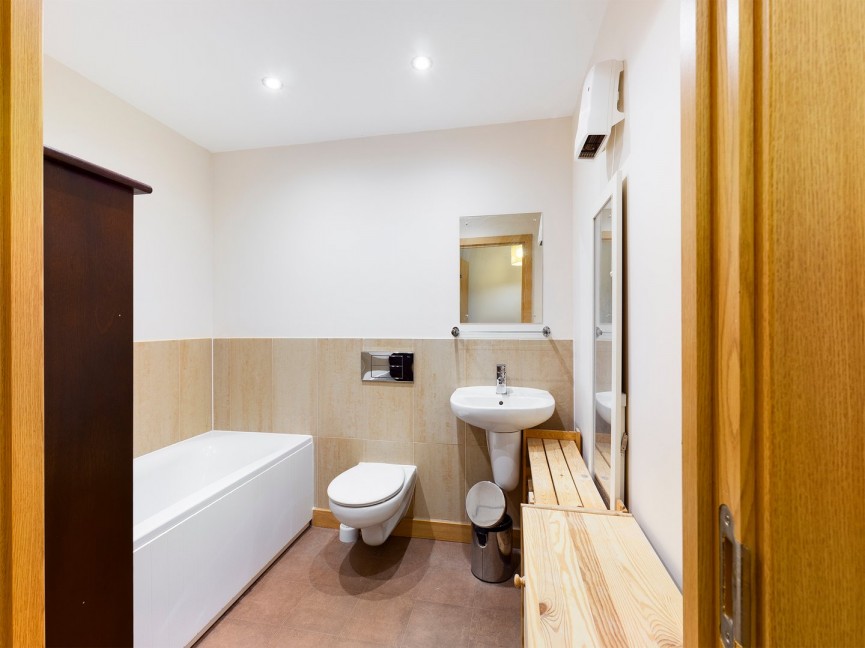 2 bedroom Flat for Letting Walsworth Road, Hitchin, Hertfordshire