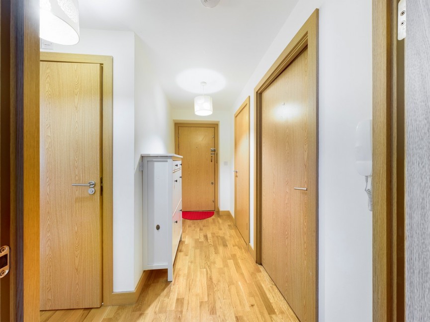 2 bedroom Flat for Letting Walsworth Road, Hitchin, Hertfordshire