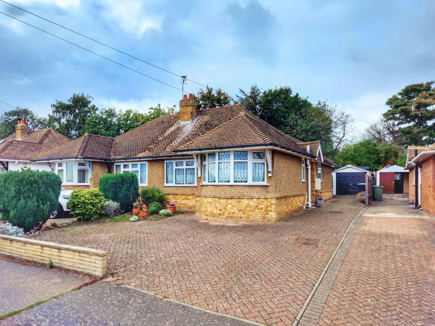 2 bedroom Bungalow for Sale Ampthill, Bedfordshire