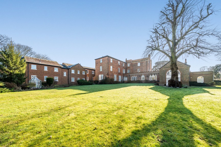 3 bedroom Flat for Sale High Street, Broom, Bedfordshire