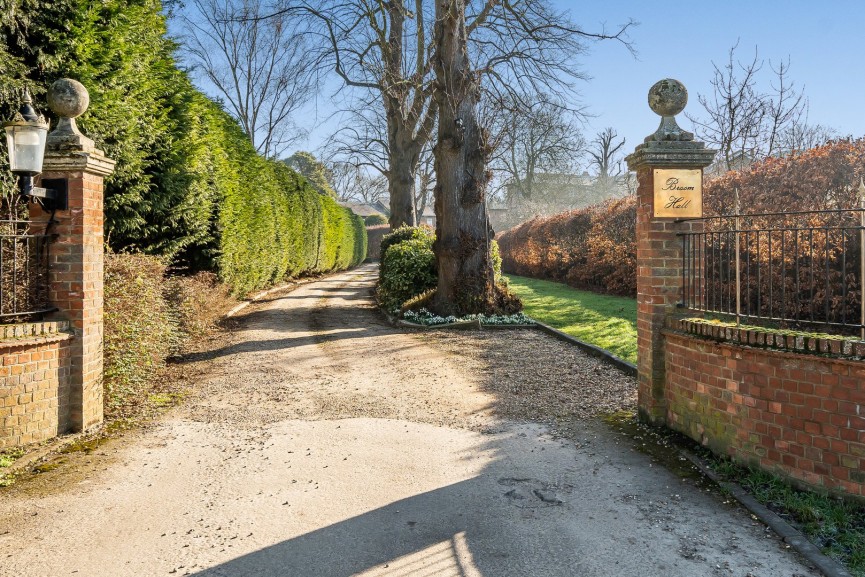 3 bedroom Flat for Sale High Street, Broom, Bedfordshire