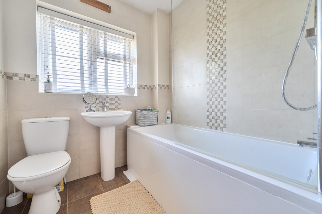 Webber Close, Shefford, Bedfordshire