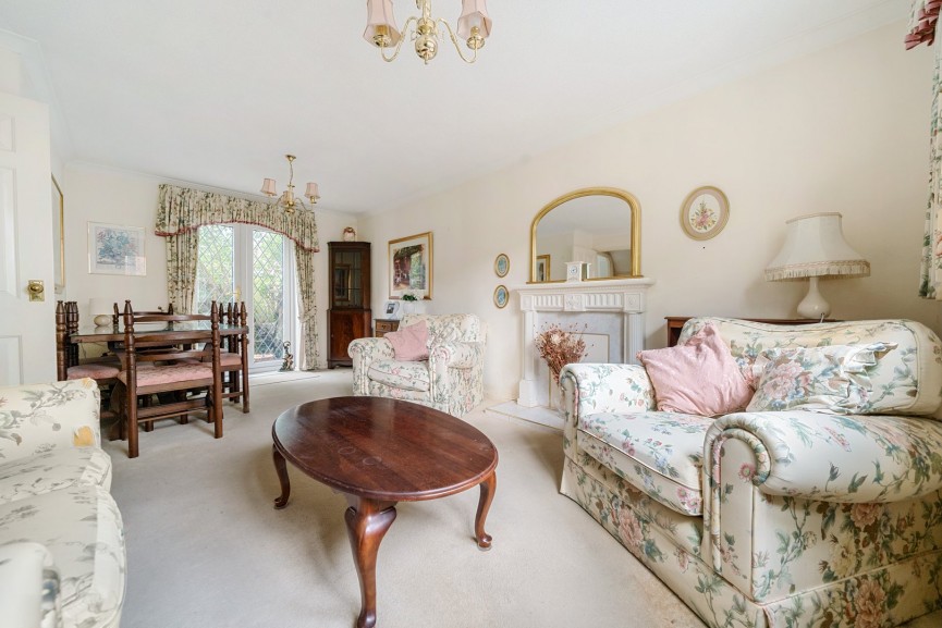 2 bedroom House for Sale High Street, Baldock, Hertfordshire