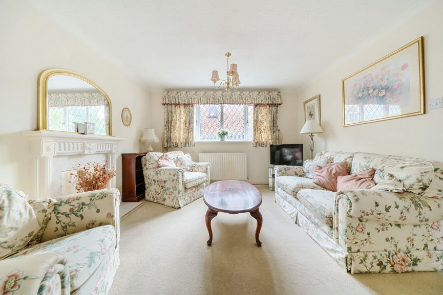 2 bedroom House for Sale High Street, Baldock, Hertfordshire