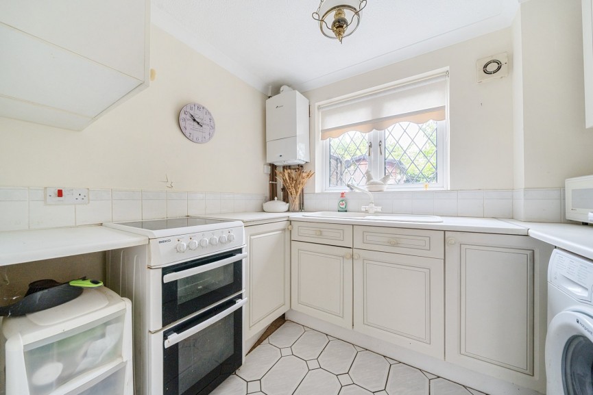 2 bedroom House for Sale High Street, Baldock, Hertfordshire