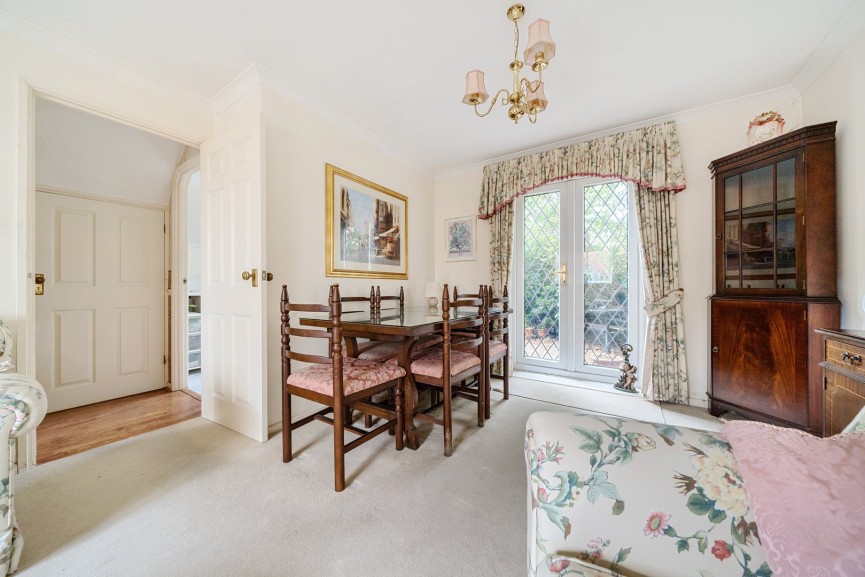 2 bedroom House for Sale High Street, Baldock, Hertfordshire