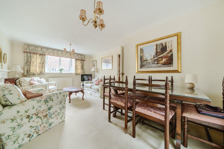 2 bedroom House for Sale High Street, Baldock, Hertfordshire