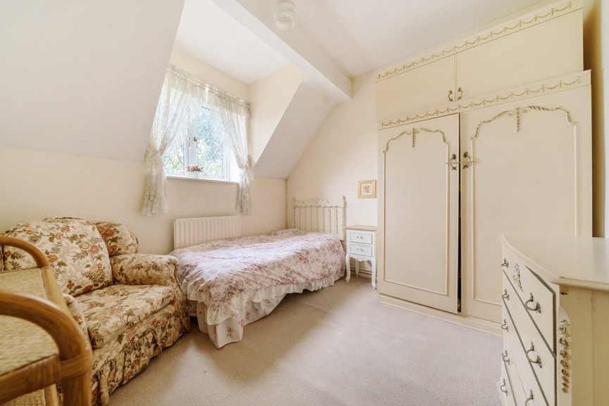 2 bedroom House for Sale High Street, Baldock, Hertfordshire