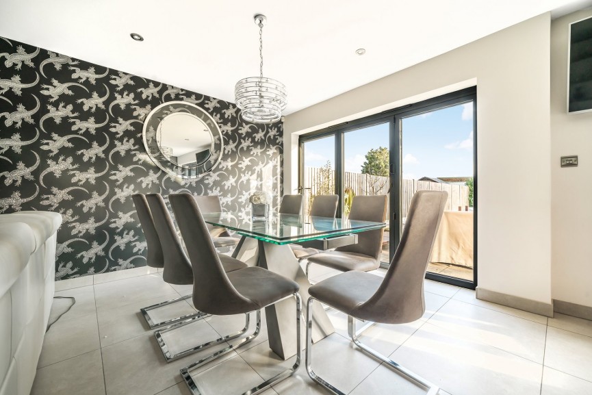 5 bedroom House for Sale Eagle Farm Road, Biggleswade, Bedfordshire