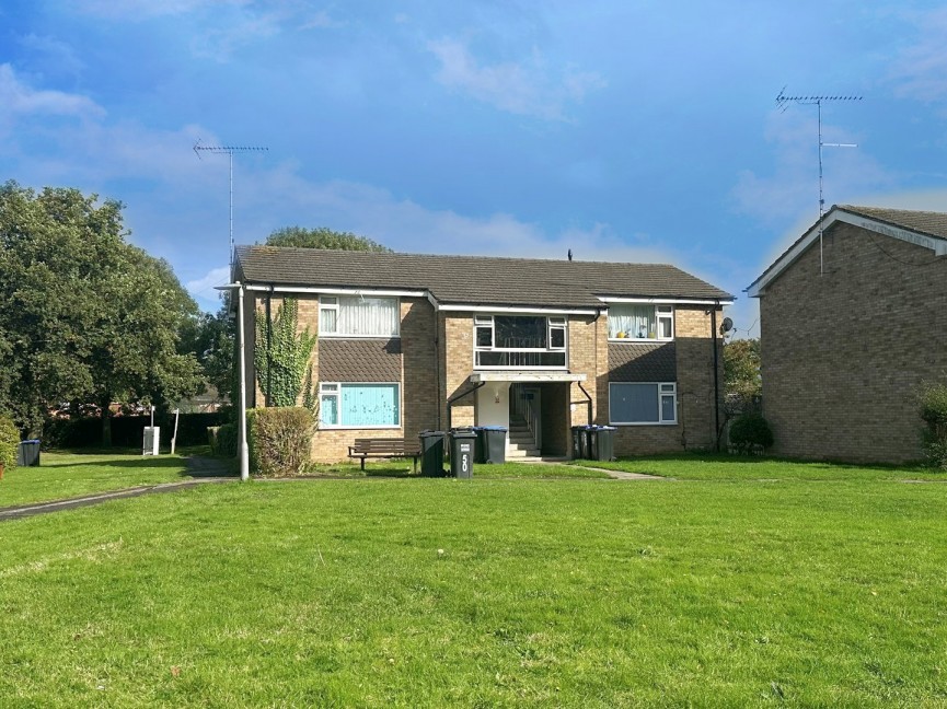 1 bedroom Flat for Sale Ely Close, Hatfield, Hertfordshire