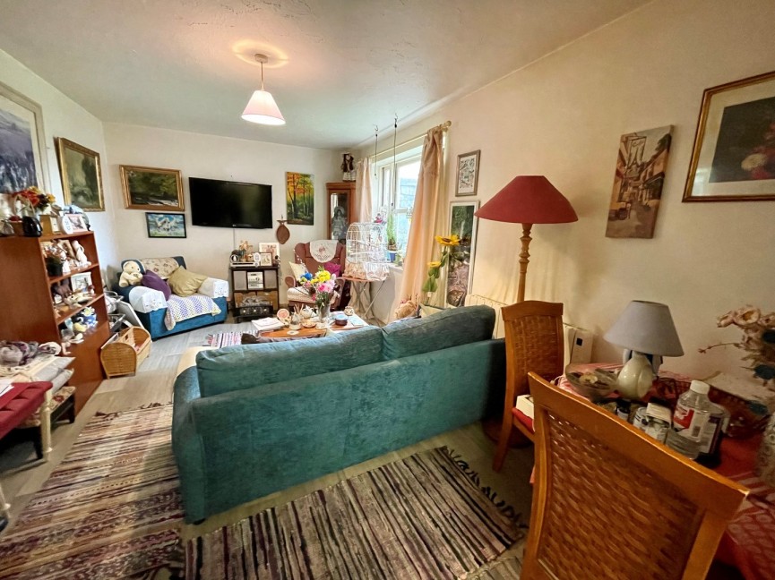 2 bedroom Flat for Sale Garden Lane, Royston, Hertfordshire