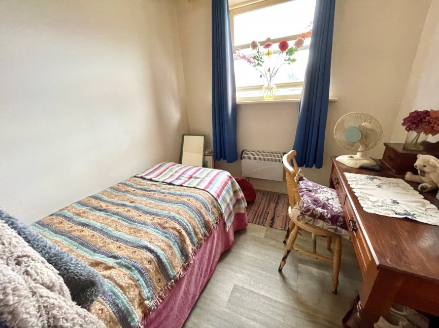 2 bedroom Flat for Sale Garden Lane, Royston, Hertfordshire