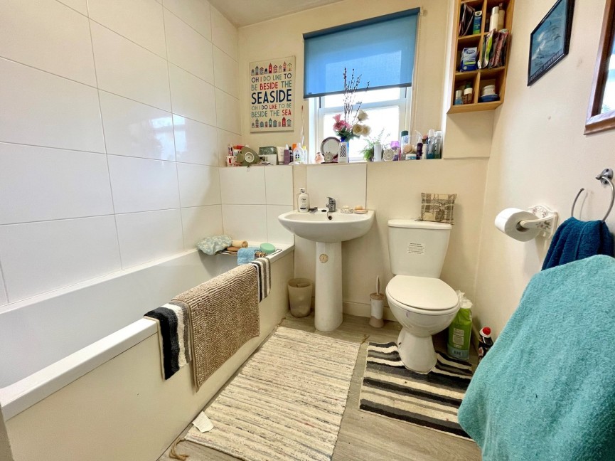 2 bedroom Flat for Sale Garden Lane, Royston, Hertfordshire