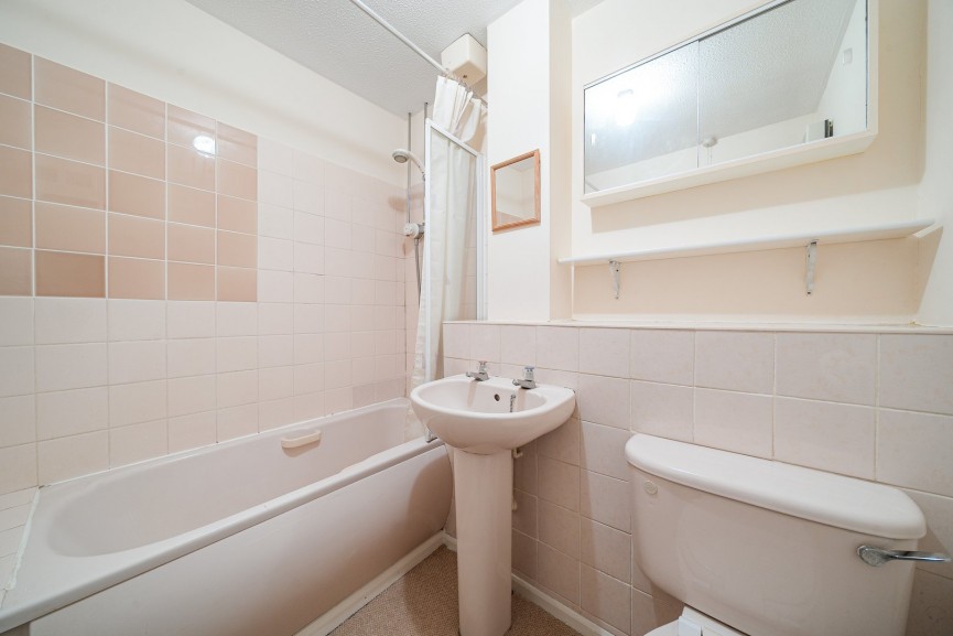 2 bedroom House for Sale Station Road, Langford