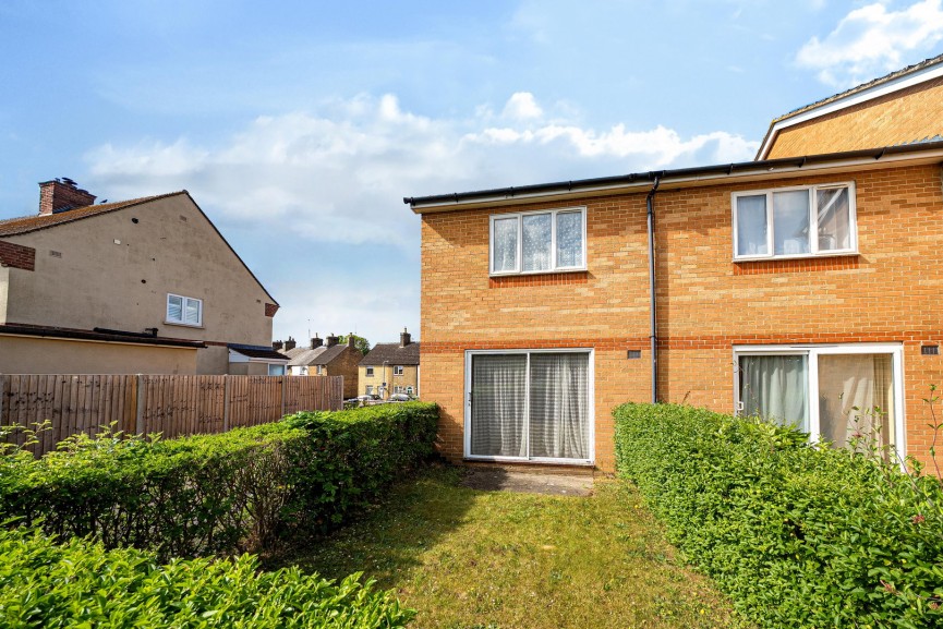 2 bedroom House for Sale Station Road, Langford