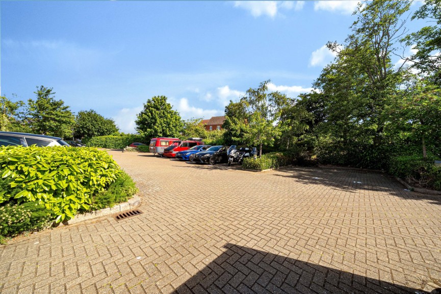 2 bedroom House for Sale Station Road, Langford