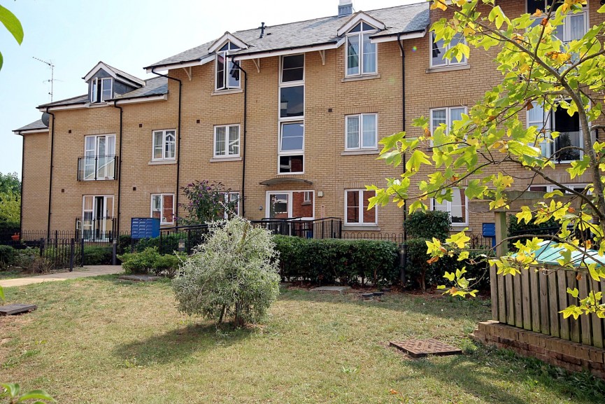 2 bedroom Flat for Letting River View, Shefford, Bedfordshire
