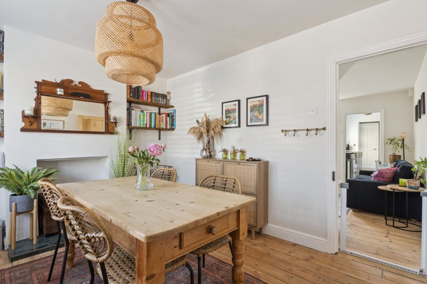 2 bedroom House for Sale Balmoral Road, Hitchin, Hertfordshire
