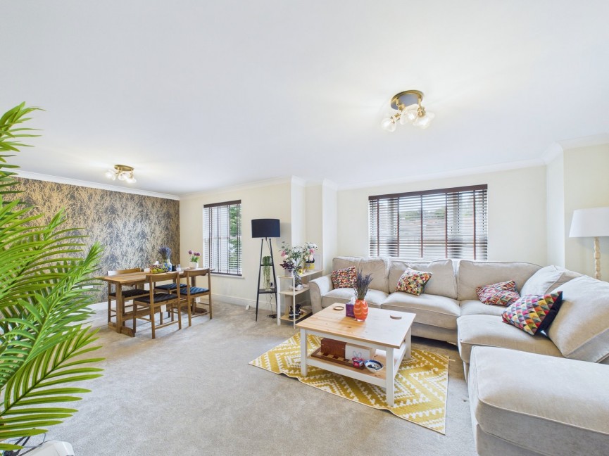 2 bedroom Flat for Sale Bridge Street, Hitchin, Hertfordshire