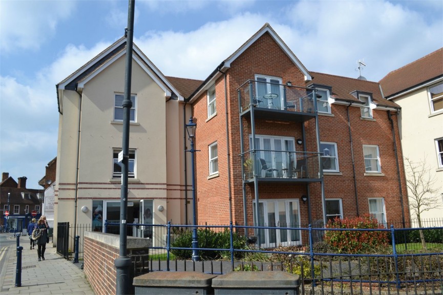2 bedroom Flat for Sale Bridge Street, Hitchin, Hertfordshire