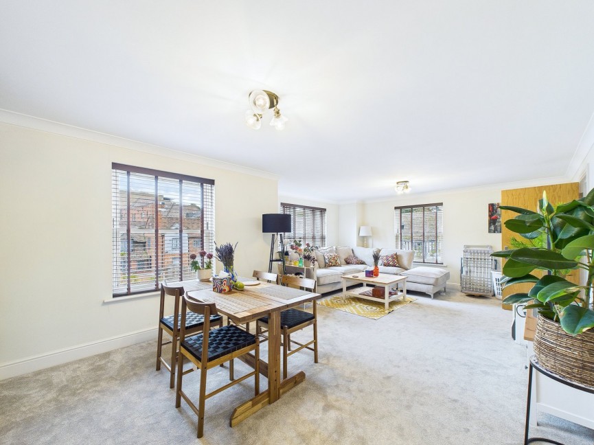 2 bedroom Flat for Sale Bridge Street, Hitchin, Hertfordshire