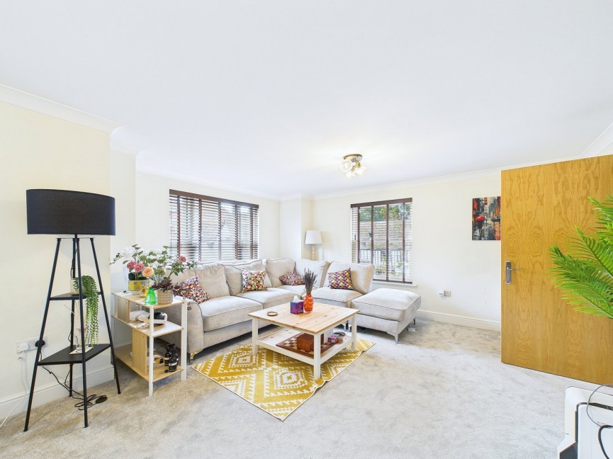2 bedroom Flat for Sale Bridge Street, Hitchin, Hertfordshire