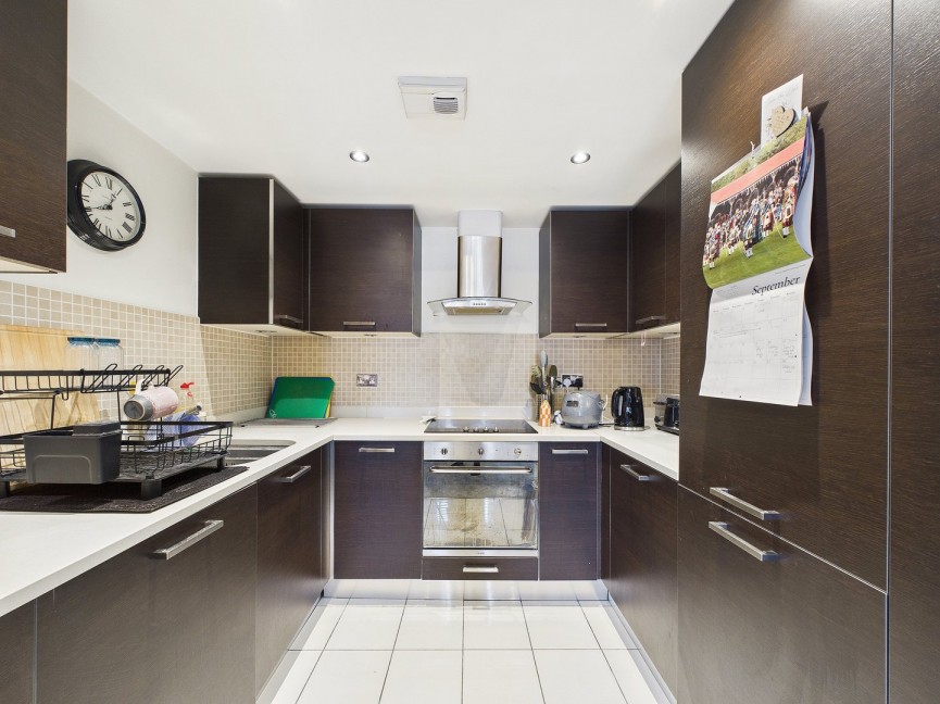 2 bedroom Flat for Sale Bridge Street, Hitchin, Hertfordshire
