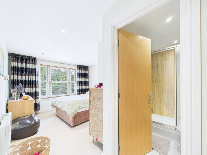 2 bedroom Flat for Sale Bridge Street, Hitchin, Hertfordshire