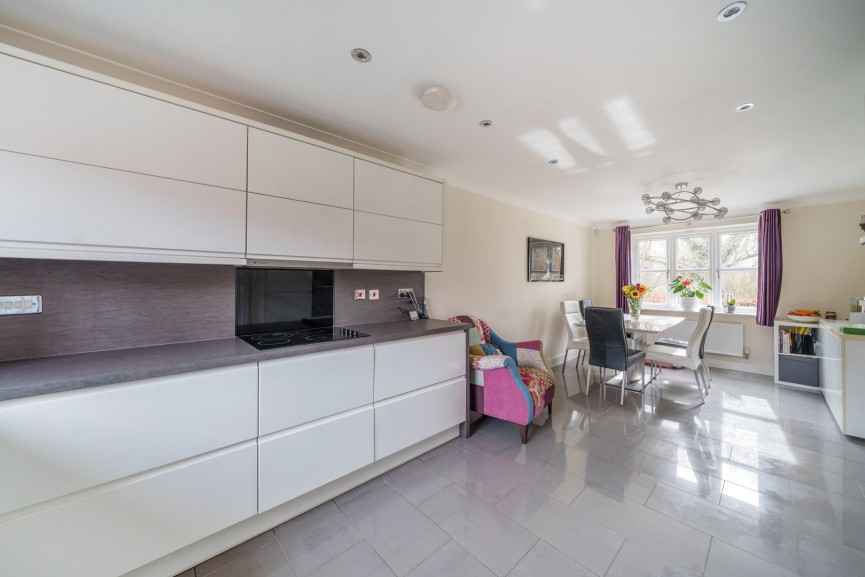 4 bedroom House for Sale Viking Meadow, Shefford, Bedfordshire